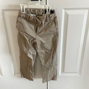 Vineyard vines boy size 5 khaki pants